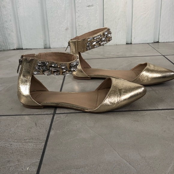 Beautiful gold bejeweled ladies flats - Picture 5 of 6